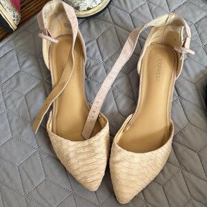 Express Women's Beige Textured Flats